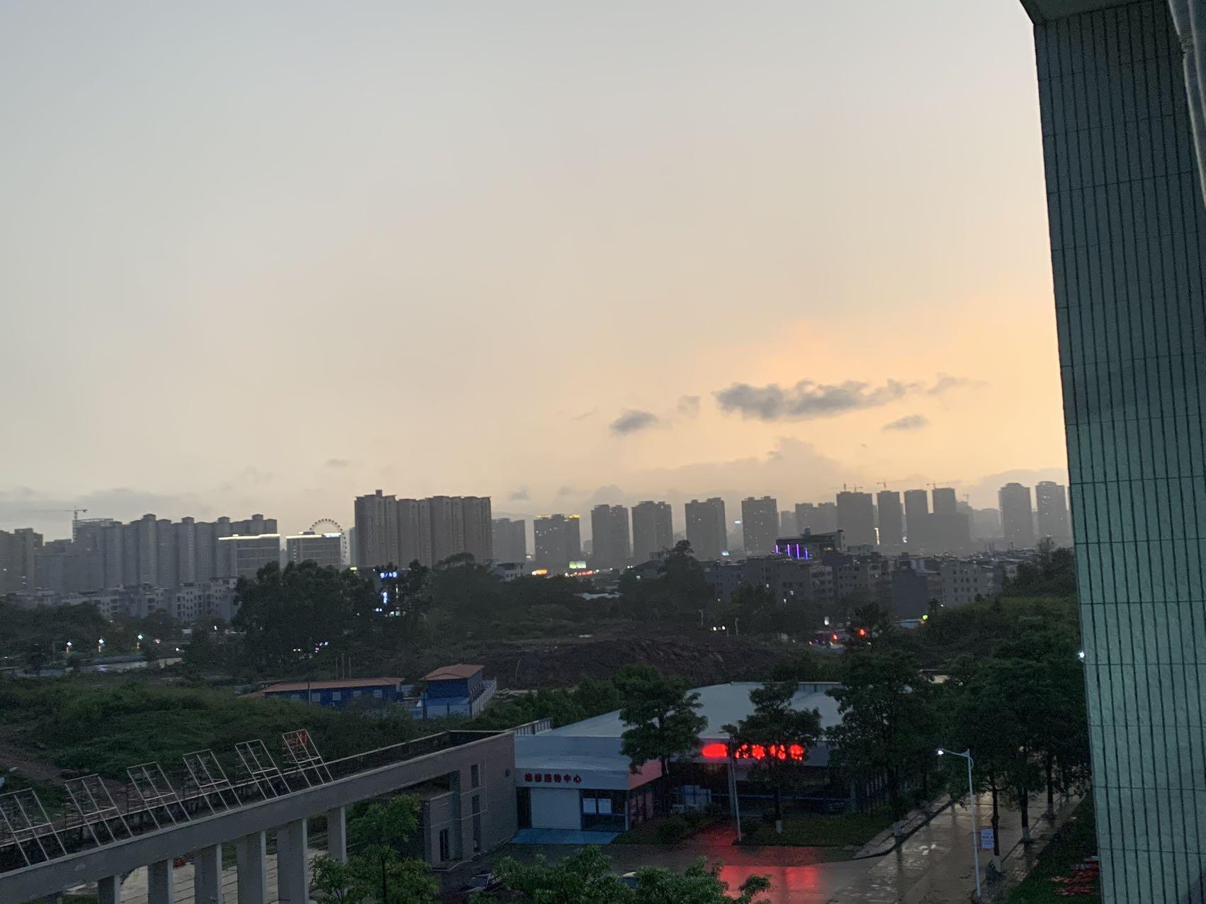 阳光总在风雨后，人生旷野。