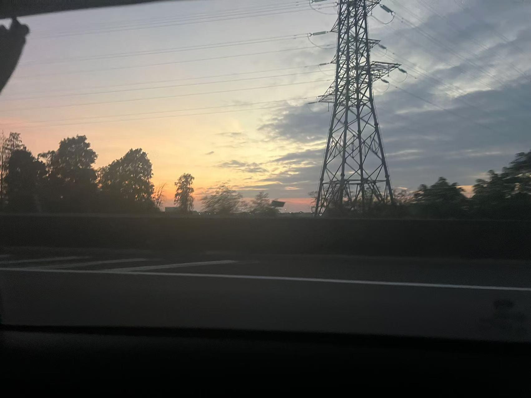 花朵在凋零，我们的青春在叙述着关于我们的故事封面